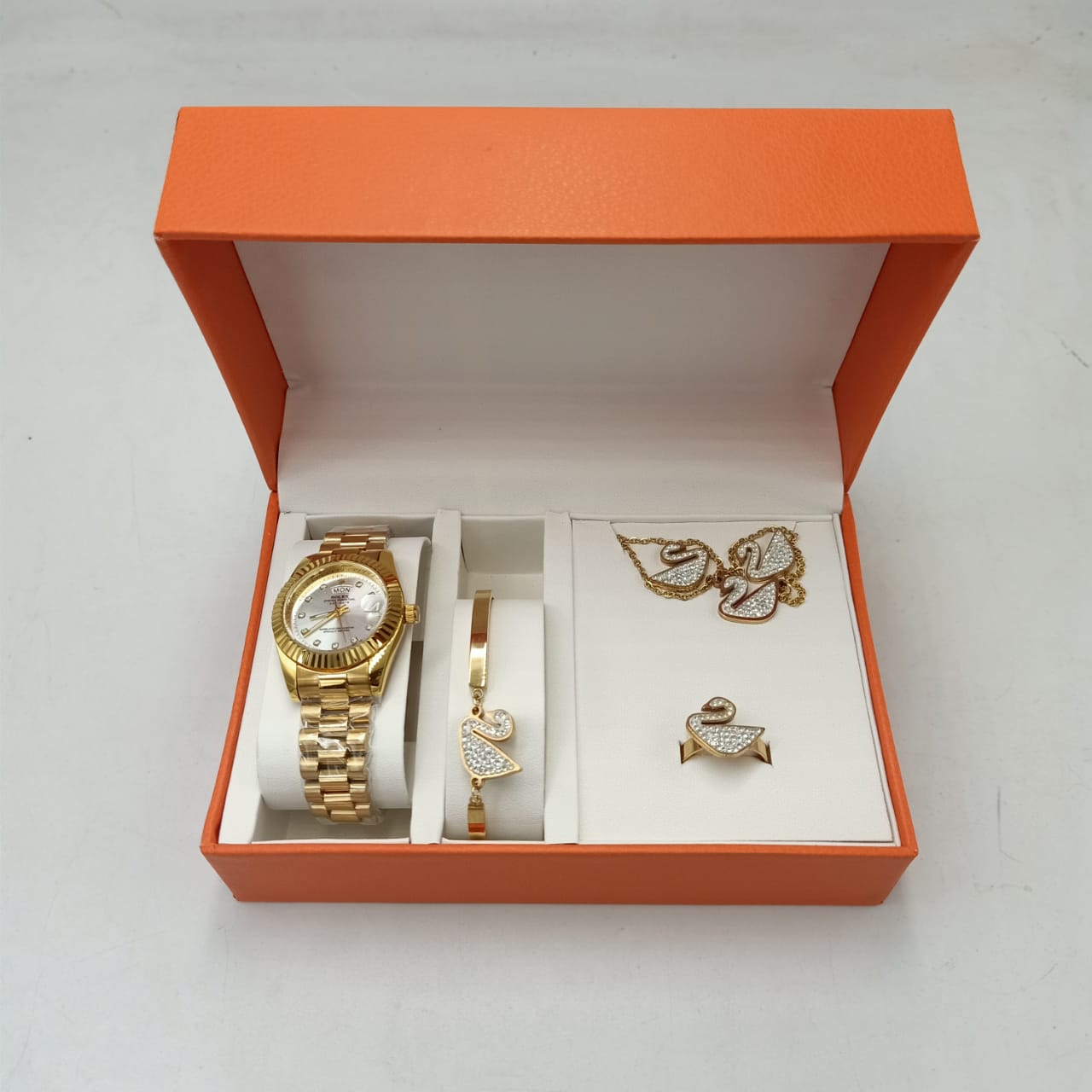 Crystal Hour Women’s Watch – Elegant, Stylish & Timeless Design